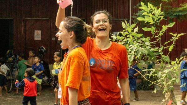 Marguerite pendant les camps d'été au Cambodge