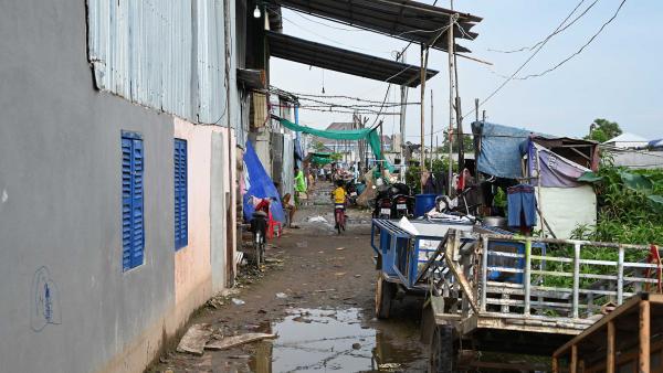 Une autre ruelle du bidonville de Prek Thom
