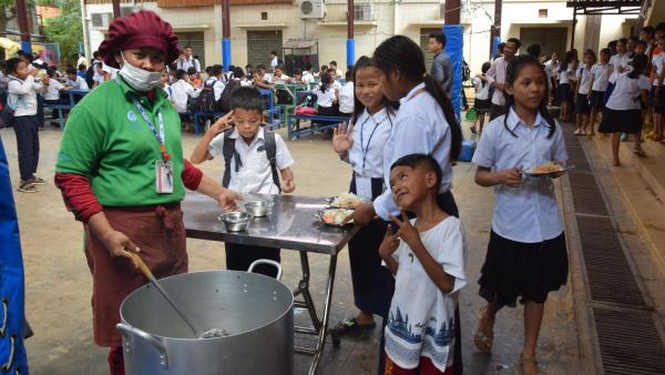 Children helping themselves at the Pour un Sourire d'Enfant canteen