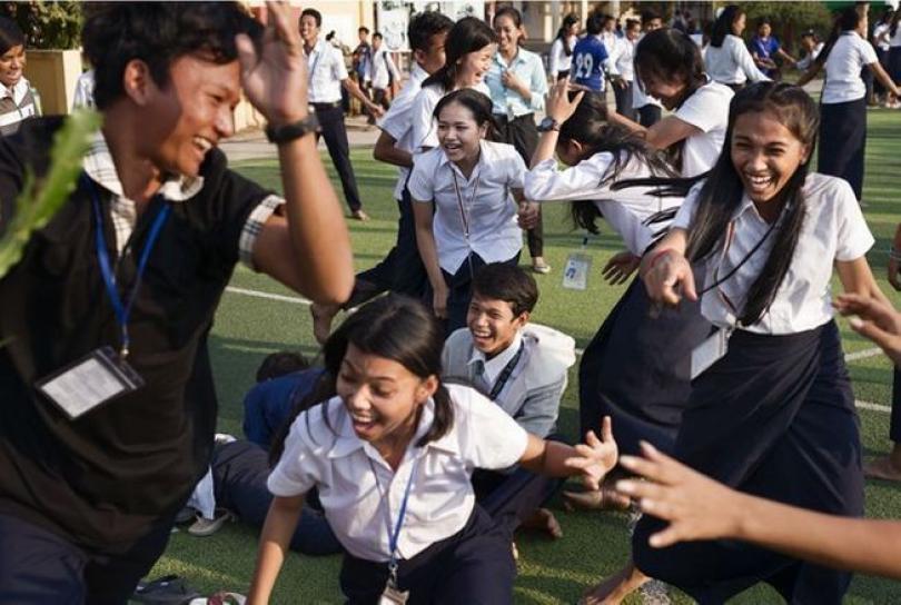 Des jeunes de PSE en train de s'amuser sur le terrain de foot @Meyer/Tendance Floue