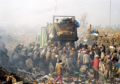 Image d'archive de la décharge de Phnom Penh en 1995 Décharge de Stueng Mean Chey